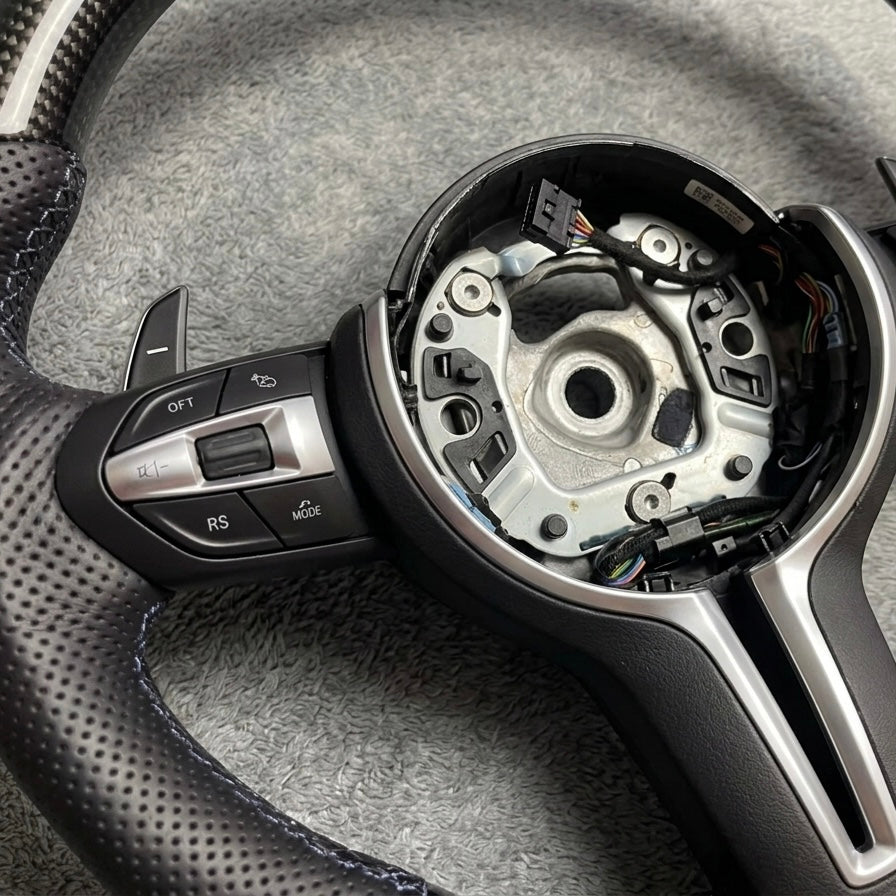 BMW M Performance ergonomisches Multifunktionslenkrad aus Carbon und perforiertem Leder (5er-8er) Reihe