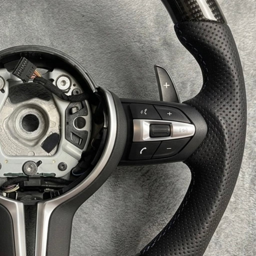 BMW M Performance ergonomisches Multifunktionslenkrad aus Carbon und perforiertem Leder (5er-8er) Reihe